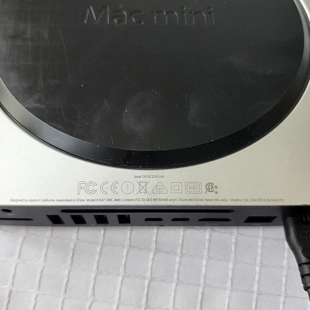 Apple Mac Mini A1347 Late 2014 EMC 2840 Powers on Locked For Parts‎ and Repair